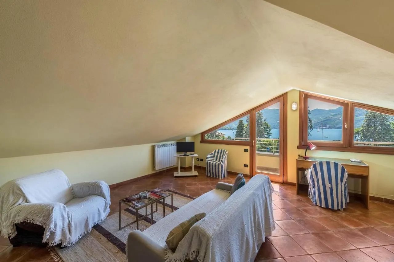 מארונה Casa Caterina Mansarda Vista Lago 0*,  איטליה